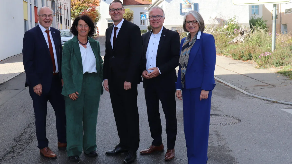 Matthias Kerschbaum Zieglerschen Der neue Vorstandssprecher Matthias Kerschbaum (Mitte) unter anderem mit Petra Krebs (2.v.l.), Landtagsabgeordnete und Staatssekretärin im baden-württembergischen Sozialministerium