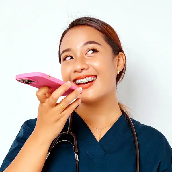 b4ad0d23fbfd-Pflegekraft-Frau-Smartphone-Dokumentation-Sprachdokumentation-iStock-Ginanjar-Hutomo-Bangun Pflegekraft Frau Smartphone Dokumentation Sprachdokumentation iStock Ginanjar Hutomo Bangun.jpg