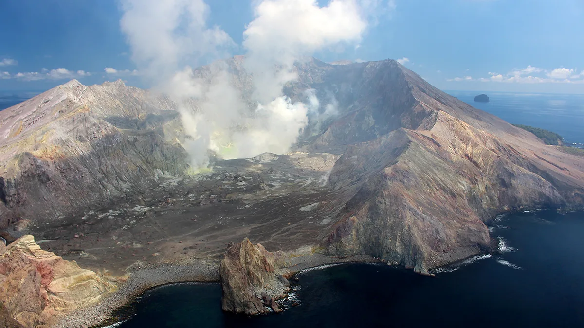 Neuseeland White Island Bay of Plenty Vulkan Foto iStock Vipersniper Neuseeland White Island Bay of Plenty Vulkan