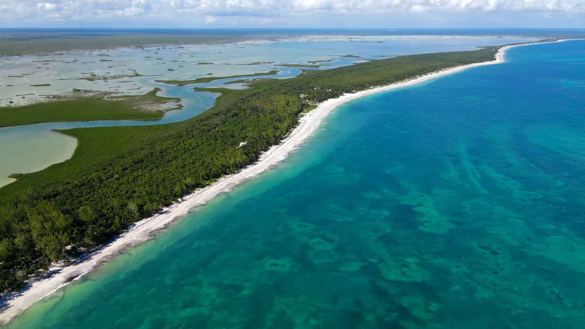 e24d0cf0a6f8-Mexiko-Strand-Sian-Ka-an-Tulum-iStock-steffie82 Mexiko Strand Sian Ka'an Tulum iStock steffie82.jpg
