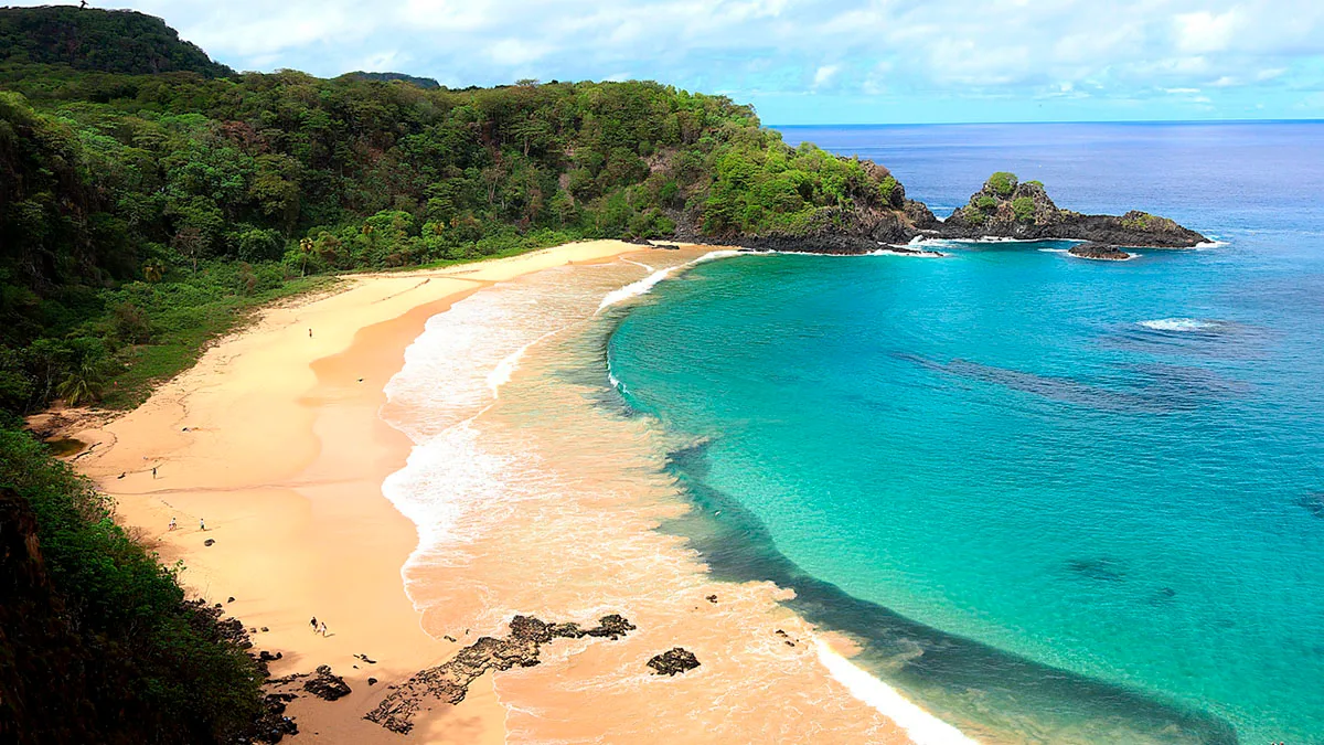 6ff2f375ebbd-Brasilien-Baia-do-Sancho-Fernando-de-Noronha-iStock-FabioAndrade-1137398830 Brasilien Baia do Sancho
