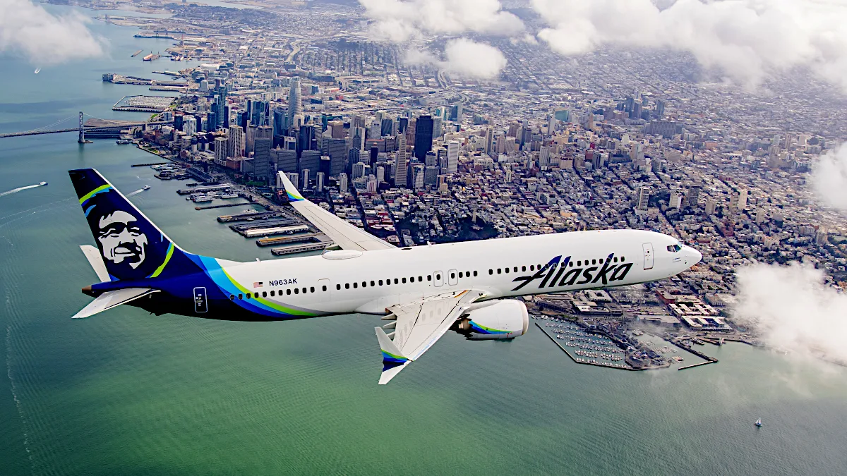 a61d1646b5f7-Alaska-Airlines-Boeing-737-Max-9-ueber-San-Francisco-Foto-Alaska-Airlines Alaska Airlines Boeing 737 Max 9 über San Francisco Foto Alaska Airlines.jpg