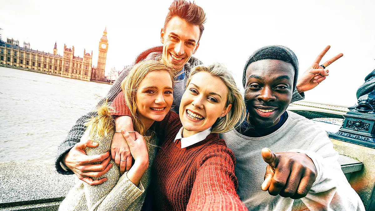 Generation Z Junge Leute London Selfie Foto iStock View Apart Generation Z Junge Leute London Selfie