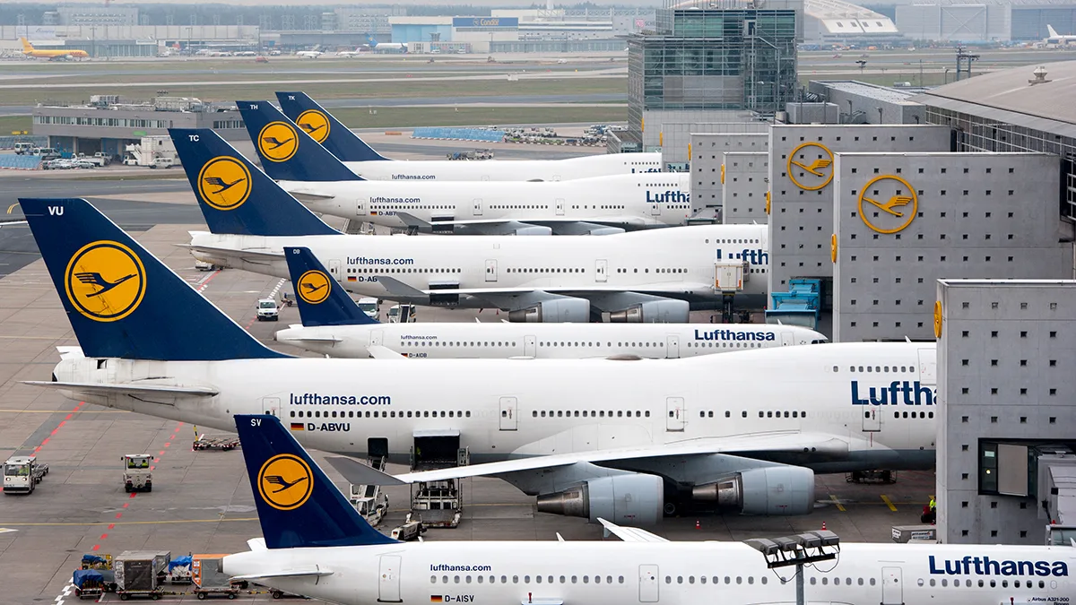Lufthansa Frankfurt Flugzeuge am Gate Foto Lufthansa Rolf Bewersdorf Lufthansa Frankfurt Flugzeuge am Gate Foto Lufthansa Rolf Bewersdorf.jpg