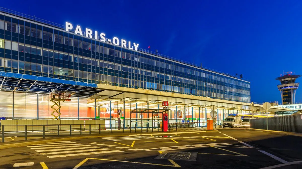 a88f76181594-Frankreich-Paris-Orly-Flughafen-Foto-iStock-Boarding-Now Frankreich Paris Orly Flughafen Foto iStock Boarding Now