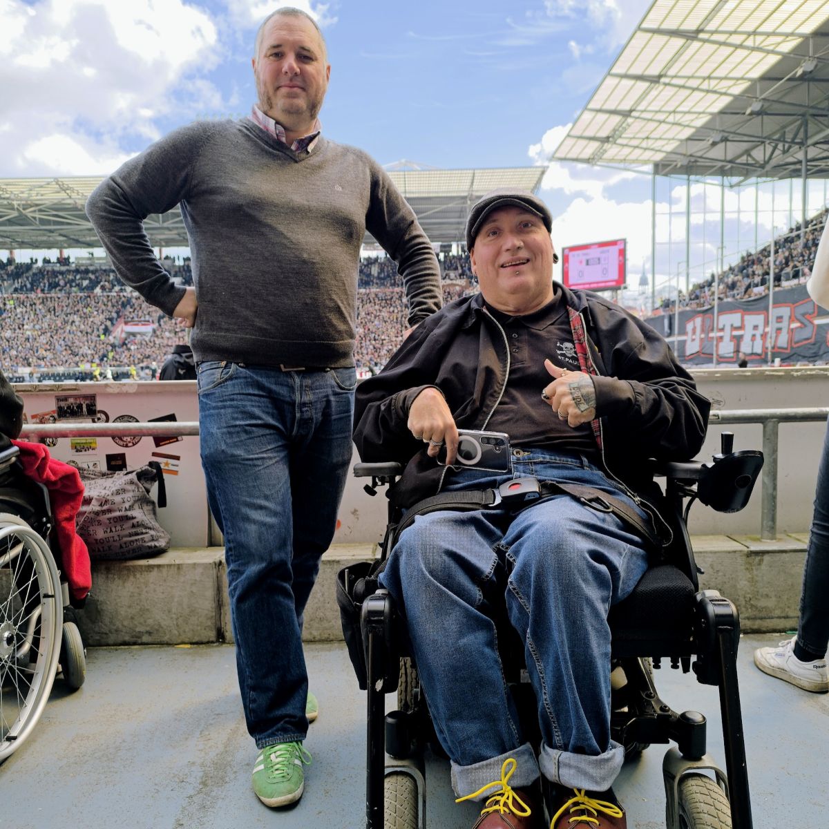 Rollstuhl Erlebnisreisen Giambo Korian Award Florian Reh links