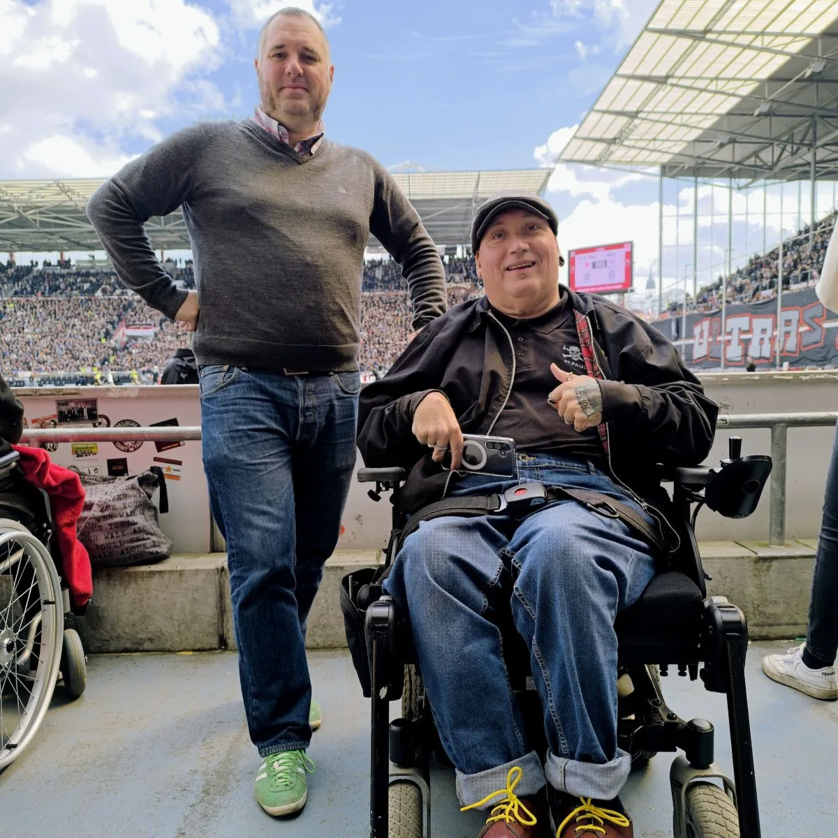 Rollstuhl Erlebnisreisen Giambo Korian Award Florian Reh links
