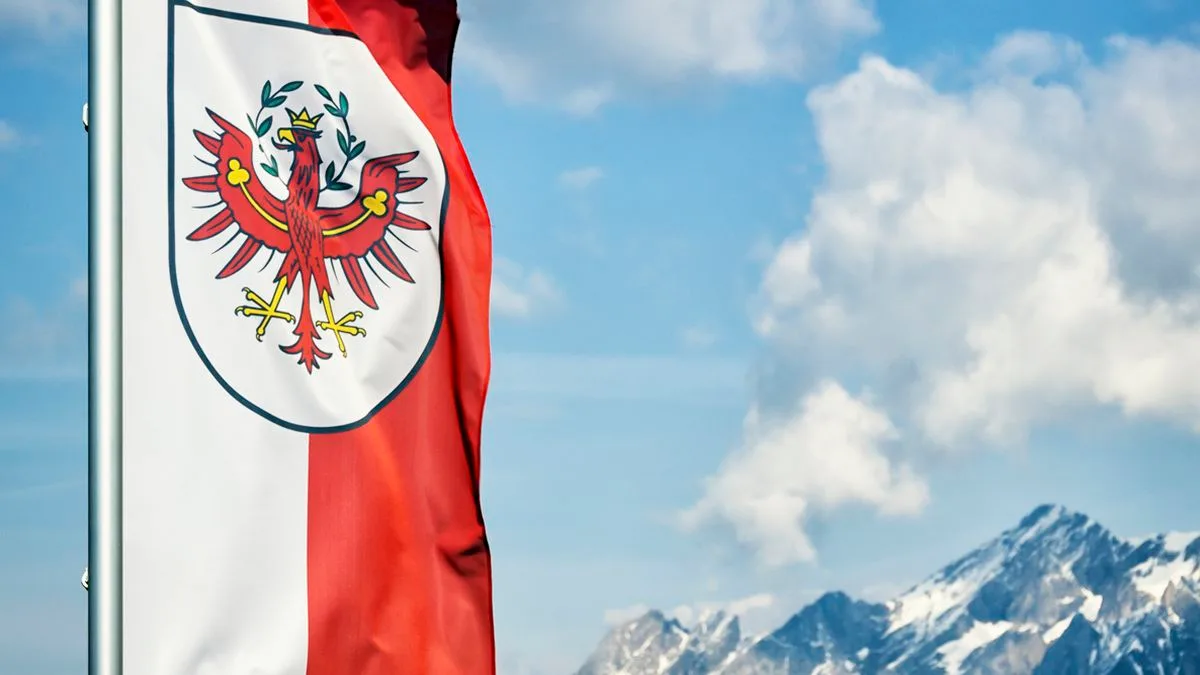 Österreich Tirol Symbol Flagge iStock Foottoo Österreich Tirol Symbol Flagge Foto iStock Foottoo