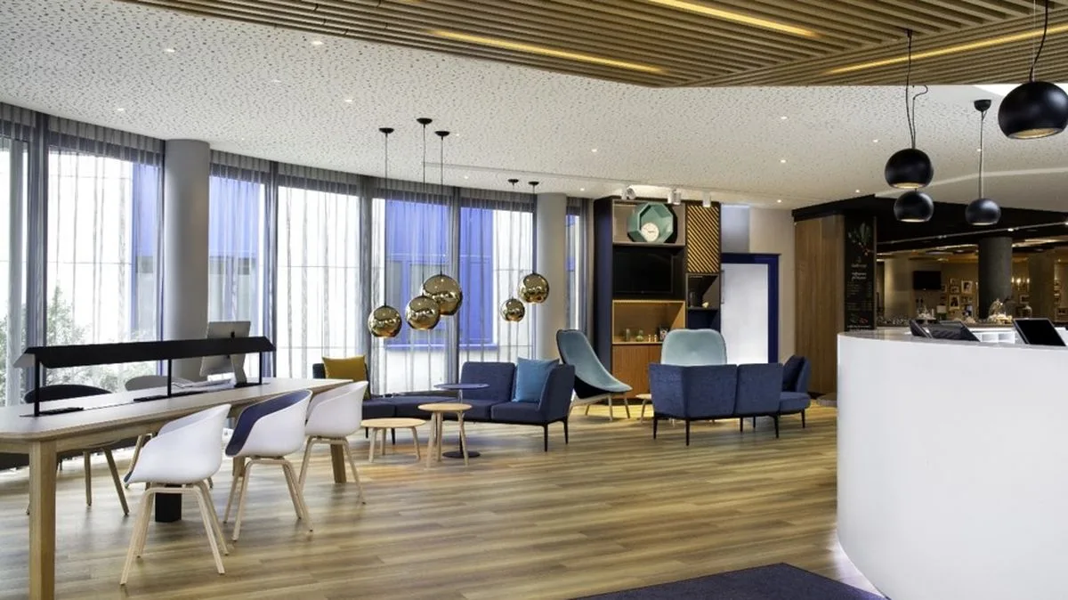 Holiday Inn Stuttgart Open Lobby Foto IHG Holiday Inn Stuttgart Open Lobby Foto IHG
