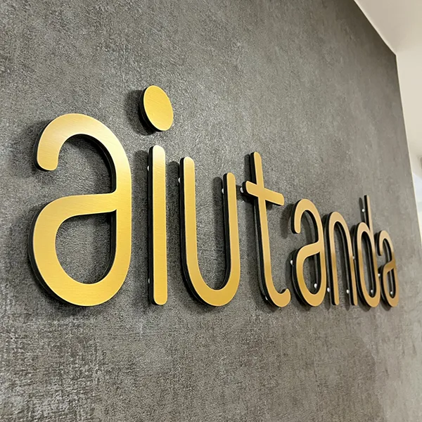 cdd048af71e2-aiutanda-Logo-auf-Wand aiutanda Logo auf Wand.jpg