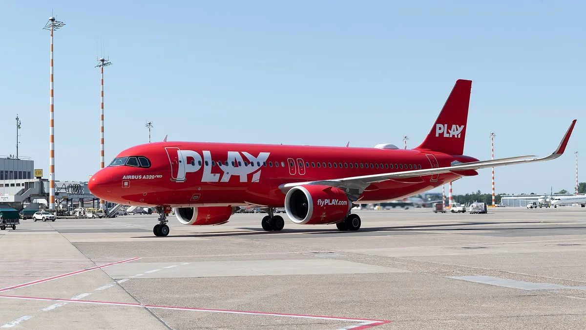 855bfd7c9090-PLAY-Airlines Play