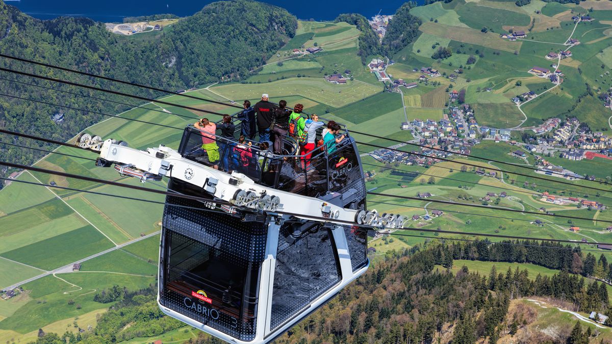 Schweiz Seilbahn Cabrio Stanserhorn Foto iStock Denis Liline