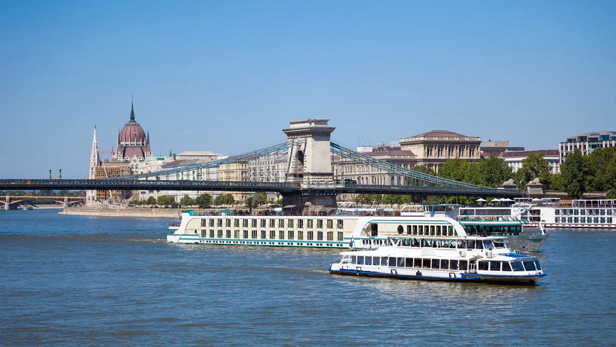 Ungarn Budapest Flusskreuzfahrt iStock achiartistul-487421397 Budapest