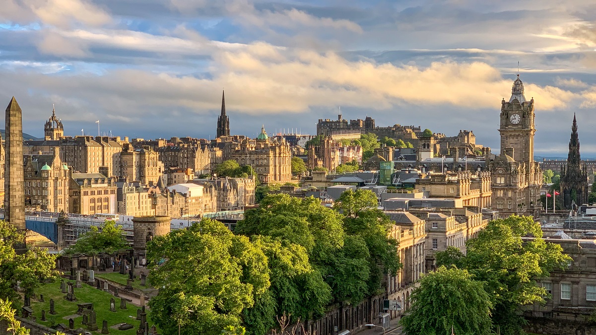 Schottland Edinburgh-Skyline bei Sonnenuntergang