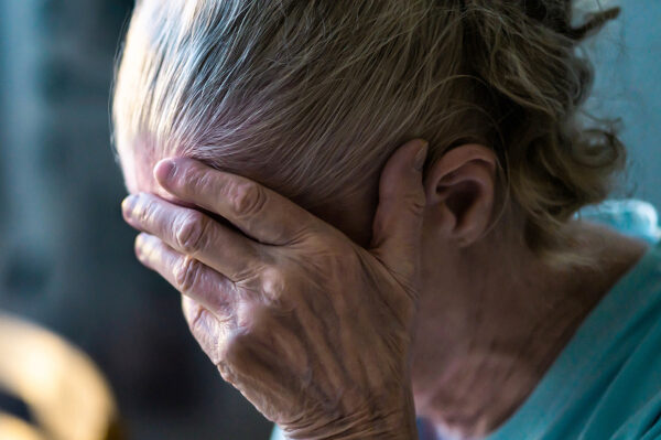 Alte Frau Demenz Delir Depression Foto iStock Tero Vesalainen.jpg