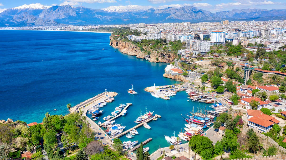 Türkei Antalya Hafen iStock Lukas Bischoff-1160452511 Antalya Hafen