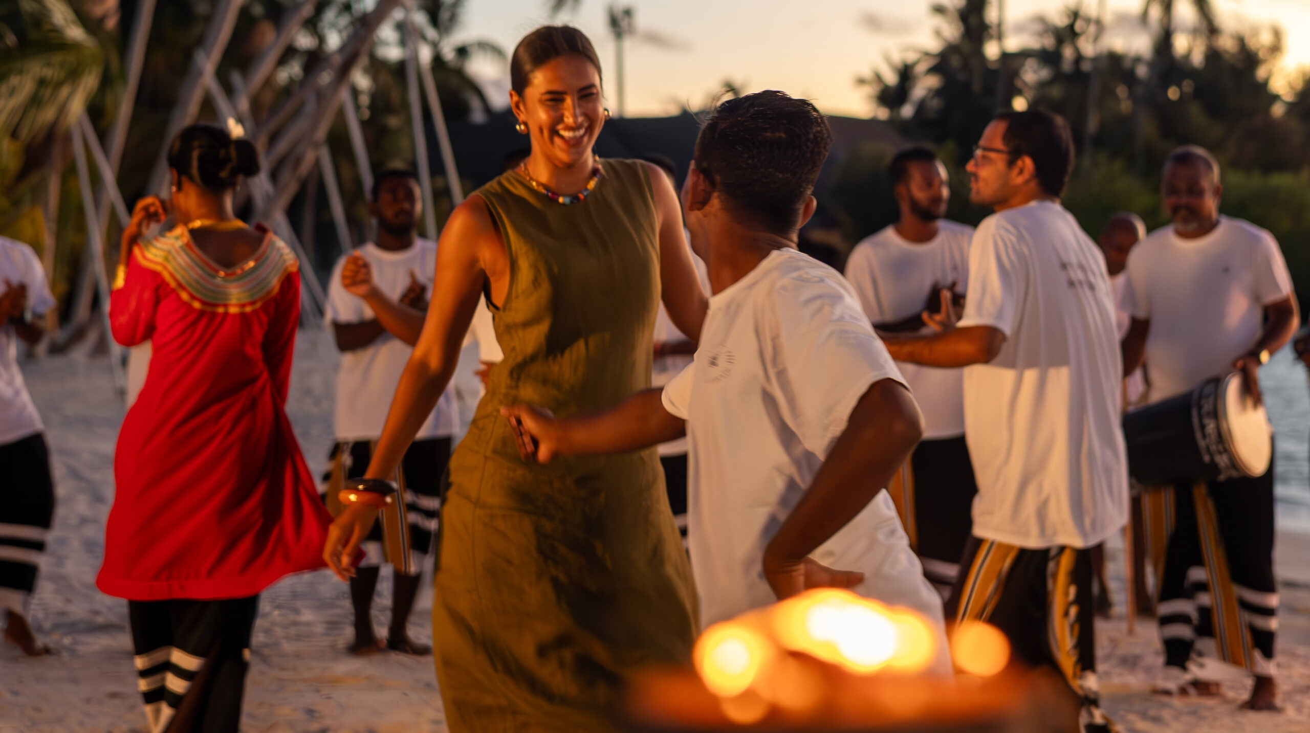 Iru Veli - Lifestyle Beach Tanzen Malediven Sun Siyam Resorts