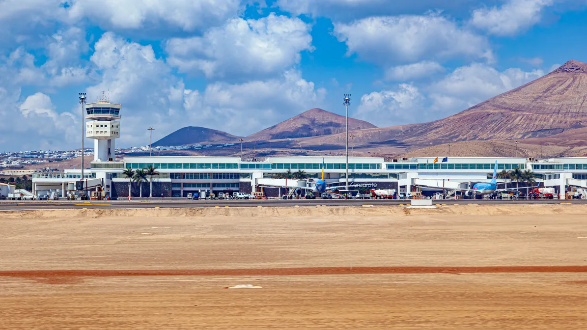 b5dde21139f9-Spanien-Lanzarote-Flughafen-iStock-travelview-2264285282 Spanien Lanzarote Flughafen