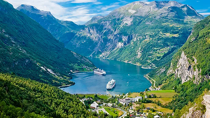 Norwegen Geiranger Fjord Kreuzfahrtschiffe Foto iStock Ladiras Norwegen Geiranger Fjord Kreuzfahrtschiffe