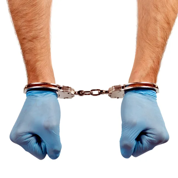 44dbde837150-Handschellen-Haende-Betrug-iStock-Dmytro-Skrypnykov Handschellen Hände Betrug iStock Dmytro Skrypnykov.jpg
