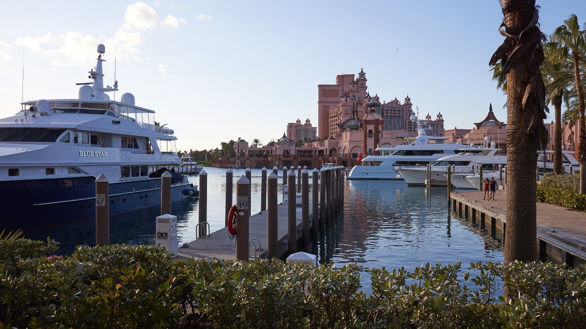 Nassau funktioniert hervorragend als eigenes Reiseziel und gleichzeitig als Sprungbrett in die Inselwelt der Bahamas.