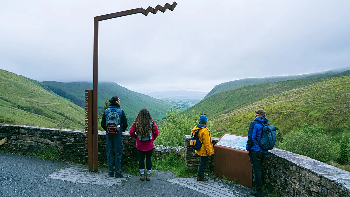 376ad1d45a88-Glengesh-Pass-Malaidh-Ghleann-Gheis-Trail-Co-Donegal_1200x675 Irland Donegal Wild Atlantic Way Aussichtspunkt Tourism Ireland/Big Style Media