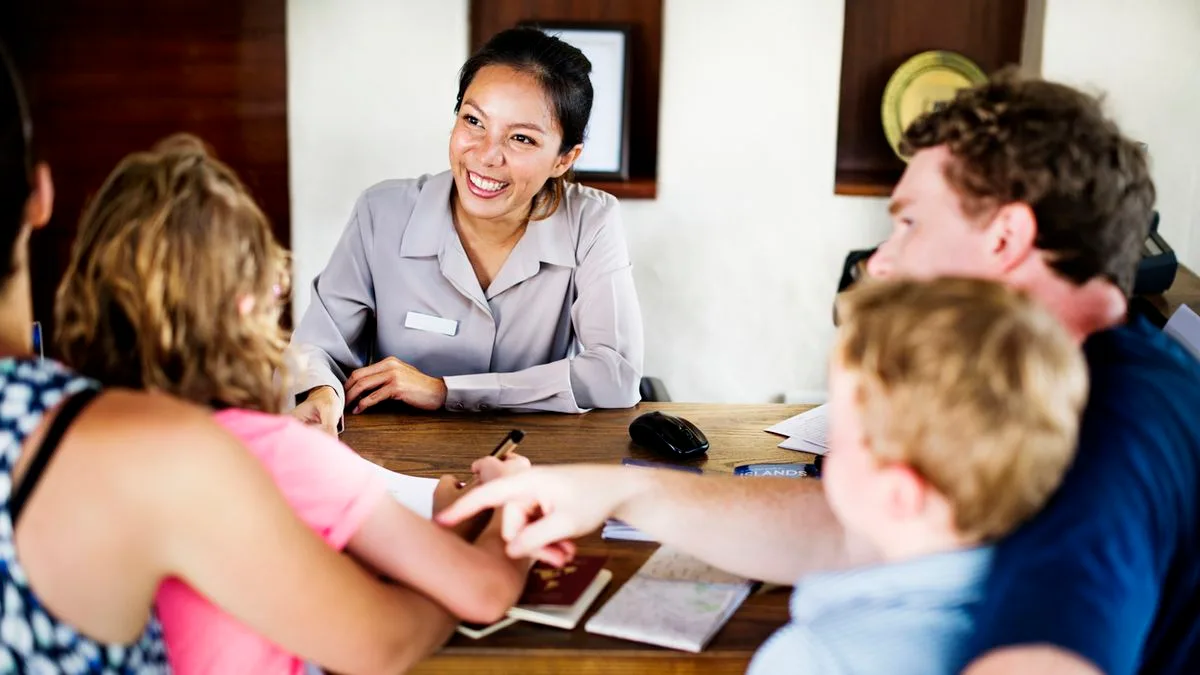 Hotelgäste Hotel Rezeption Foto iStock Rawpixel Hotelgäste Hotel Rezeption Foto iStock Rawpixel