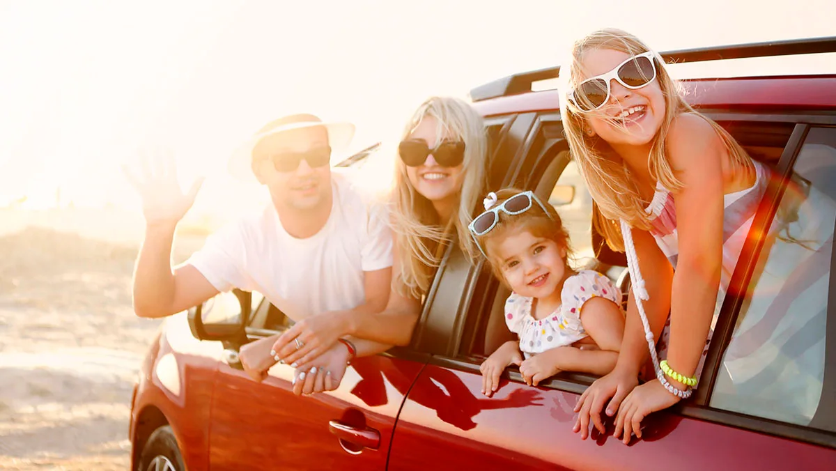 Autoreise Familie iStock petrenkod-1217428017 Familie im Auto