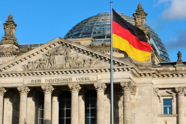 Deutschland Berlin Bundestag iStock Eminaldo.jpg