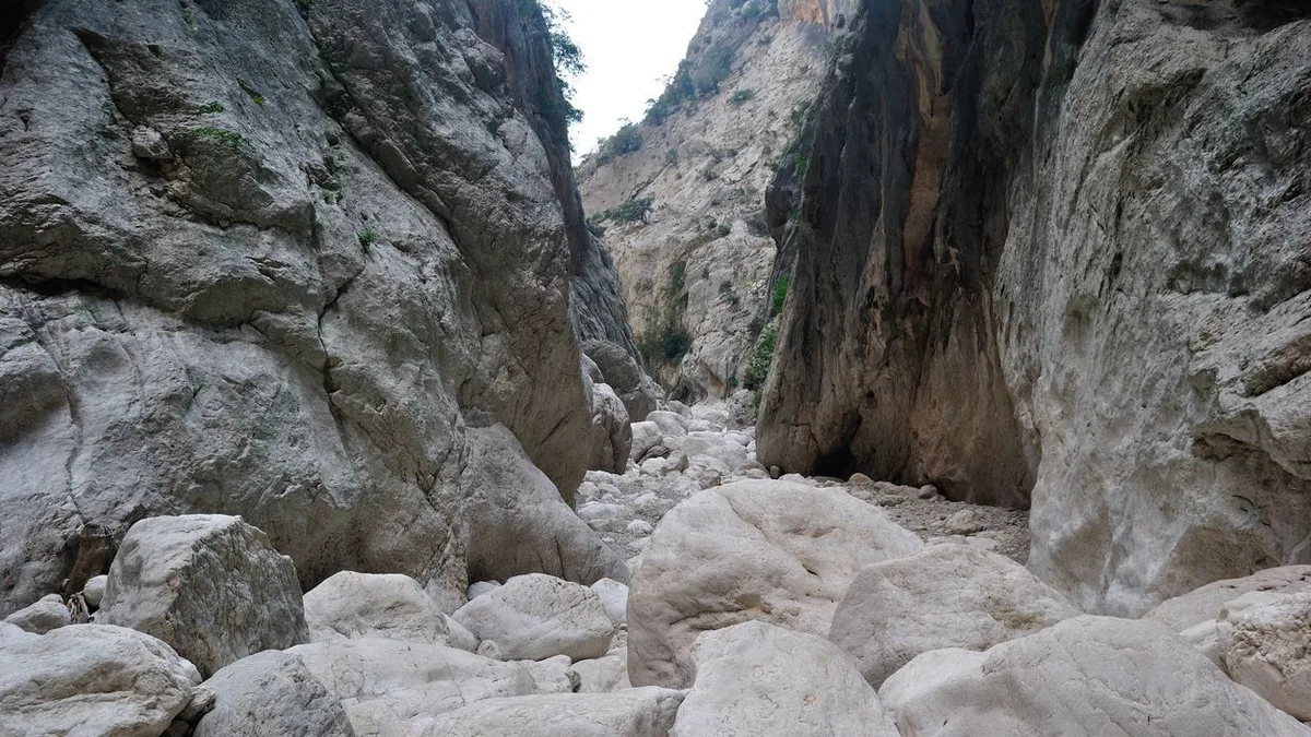 1a516a71425f-iStock-1220807619-modified-f7f1812d-7e60-4de6-b8a1-352f672c9ba4 Italien Sardinien Gorrupo Schlucht