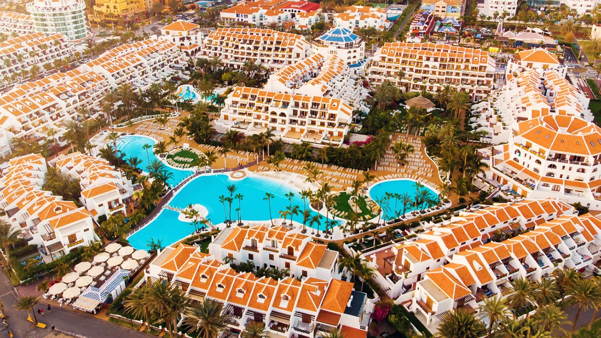 df93a0228bb9-Spanien-kanarische-Inseln-Teneriffa-Playa-de-las-Americas-iStock-ronstik-1389573563 Playa de las Americas