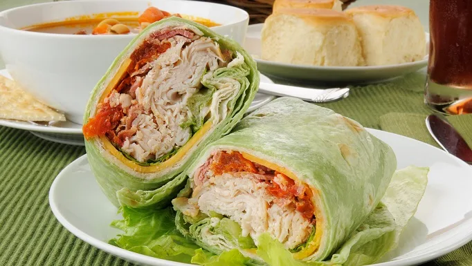Salat Wrap iStock MSPhotographic Salat Wrap iStock MSPhotographic