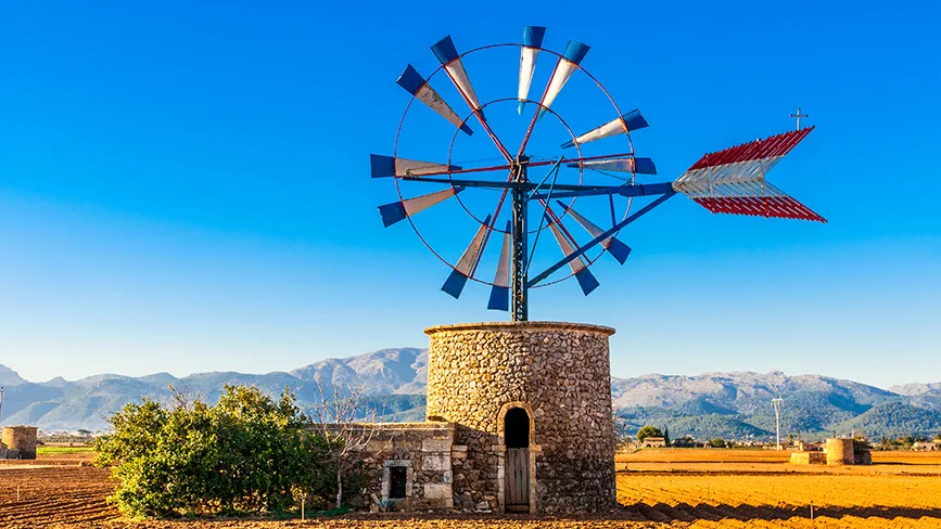 Mallorca_Windmühle_Foto iStock Doescher Mallorca_Windmühle_Foto iStock Doescher