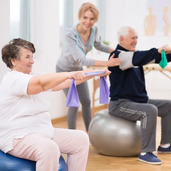 Senioren Turnen Fitness Foto iStock KatarzynaBialasiewicz Senioren Turnen Fitness Foto iStock KatarzynaBialasiewicz