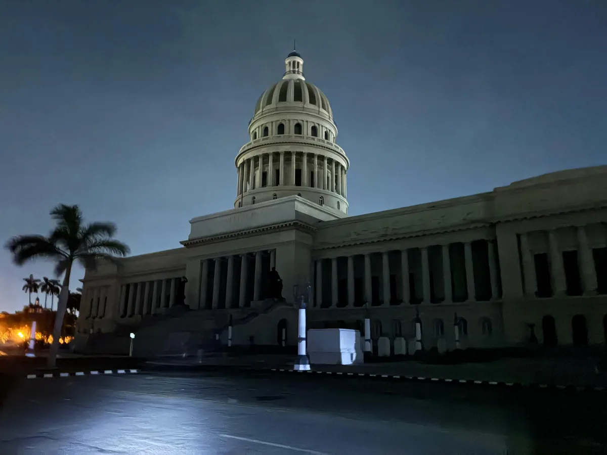 Kuba Capitolio Havanna Blackout Dunkelheit in Havanna. Selbst für die Beleuchtung des Capitolio, Wahrzeichen der kubanischen Hauptstadt, fehlt der Strom.