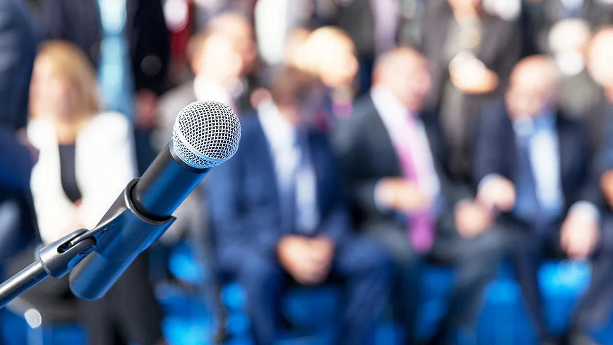 Tagung Kongress Mikro vor Publikum iStock Mihajlo Maricic Tagung Kongress Mikro vor Publikum iStock Mihajlo Maricic.jpg