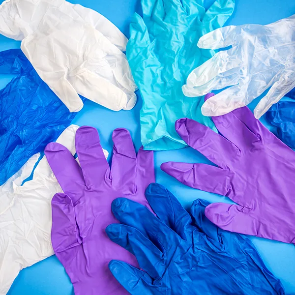 Einmalhandschuhe medizinische Handschuhe iStock Podus.jpg