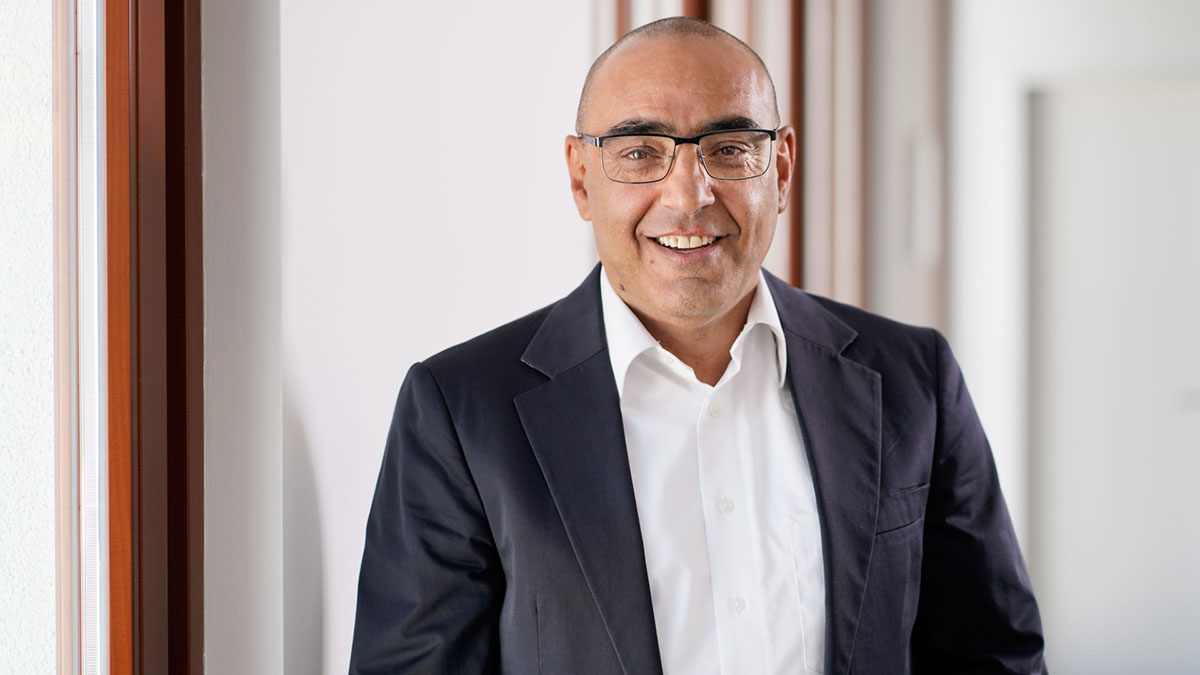 Ayhan Hicabi