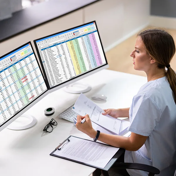 f44da99c69bb-Digitalisierung-Pflegerin-am-Computer-iStock-AndreyPopov Digitalisierung Pflegerin am Computer iStock AndreyPopov.jpg