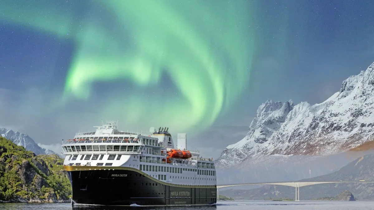 9e865f8c6829-1_Havila-pri3_print-1195_Himmel-neu_KATALOG Havila Wolters Woche 1 Schiff Polarlichter
