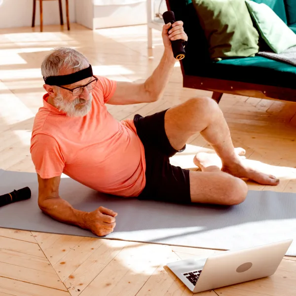 Alter Mann Training Laptop iStock satura86.jpg