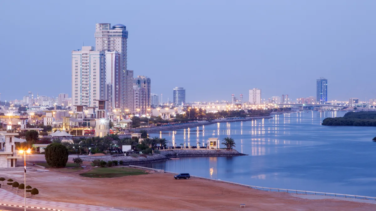4b175214b8da-Ras-al-Kaimah-Corniche-iStock-typhoonski-480161302 Dateiname Ras al Kaimah Corniche