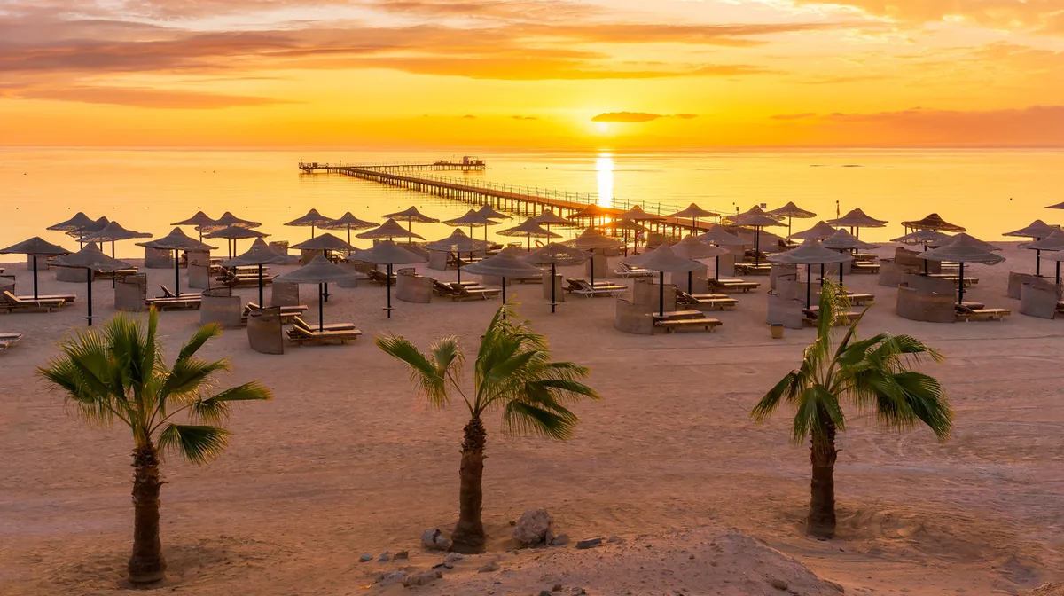 e9dc601324ae-iStock-1419622565 Ägypten Strand Sonnenuntergang Marsa Alam