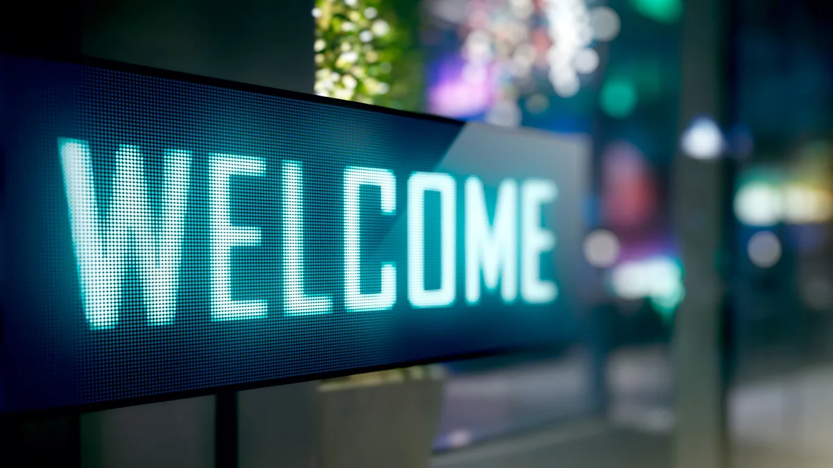 Welcome Leuchtschrift iStock nespix Welcome Leuchtschrift iStock nespix.jpg