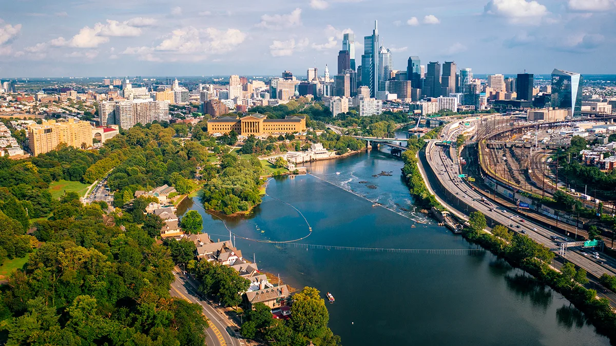 USA Philadelphia Skyline mit Fairmount Park Foto Elevated Angles USA Philadelphia Skyline mit Fairmount Park Foto Elevated Angles