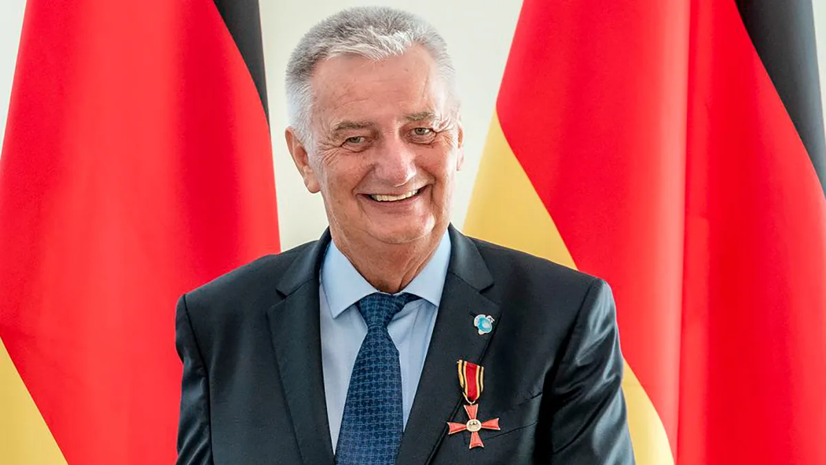 Reiner Meutsch Bundesverdienstkreuz Foto Torsten Silz Staatskanzlei RLP Reiner Meutsch Bundesverdienstkreuz Foto Torsten Silz Staatskanzlei RLP.jpg