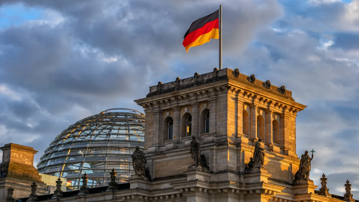 a36bed6e869e-iDeutschland-Berlin-Reichstag-Stock-Artur-Bogacki-1429645146 Deutschland Berlin Reichstag