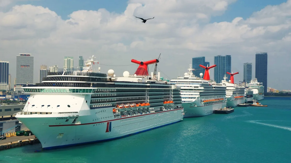 Kreuzfahrtschiff Miami iStock photosvit -504059837 Miami Kreuzfahrtschiffe