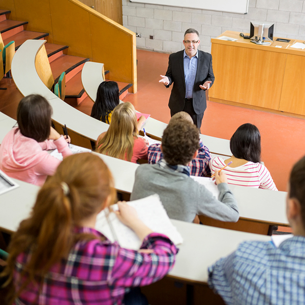 Studium Hörsaal Studenten iStock Wavebreakmedia.jpg