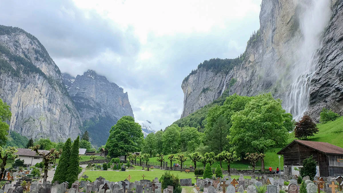 4cbd3c9004ce-Schweiz-Lauterbrunnen-Staubachwasserfall-iStock-Vajirawich-Wongpuvarak-1250259109 Lauterbrunnern Staubachwasserfall